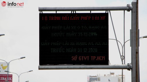 TP.HCM cảnh báo người chơi Pokemon Go qua bảng điện tử trên đường - ảnh 3