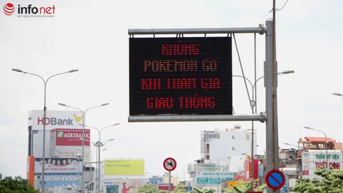 TP.HCM cảnh báo người chơi Pokemon Go qua bảng điện tử trên đường - ảnh 1