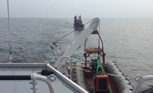 Cứu nạn thành công tàu cá cùng 10 thuyền viên tại biển Nghệ An - ảnh 1