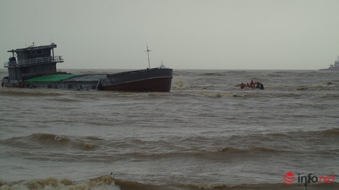 Sà lan bị đâm tàu Panama đâm chìm trên biển, 1 phụ nữ mất tích - ảnh 1