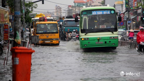 Chủ tịch HĐND TP đề nghị Giám đốc Sở đi xe buýt để “thử cảm giác