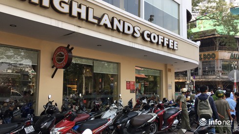 “Cuộc chiến” giành lại vỉa hè: Quán Highlands tại “phố Tây” bị phạt 5 triệu - ảnh 1