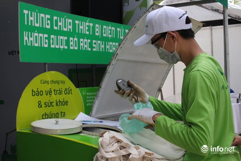 TP.HCM: Đổi rác lấy quà tại ngày hội tái chế rác thải - ảnh 9