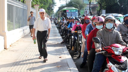 Phải đánh vào kinh tế để người dân từ bỏ xe máy! - ảnh 2