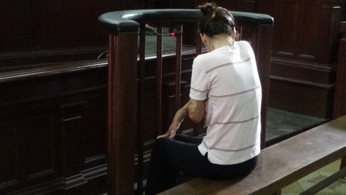 Nữ bị cáo đốt người tình được chuyển tội danh “Giết người” - ảnh 1