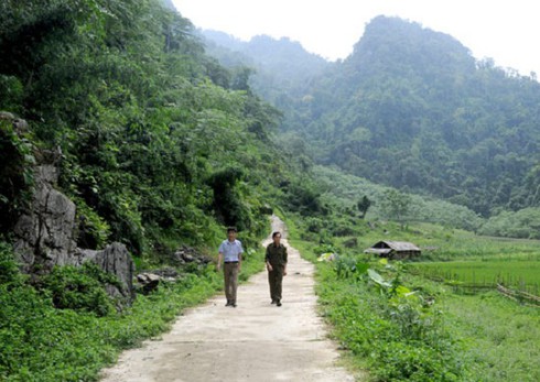 Nà Hang- Tuyên Quang: Nhiều công trình giao thông chào mừng đại hội Đảng - ảnh 1