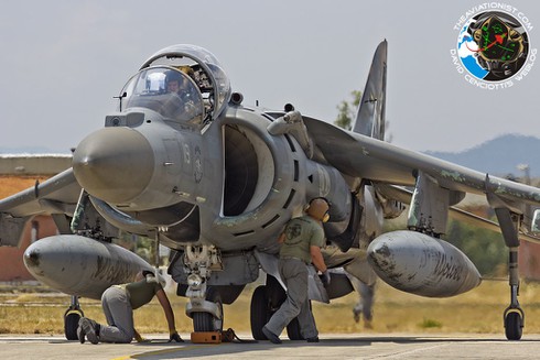 Ngắm nghía phi đội Harrier của Italia tập trận chiến đấu - ảnh 1