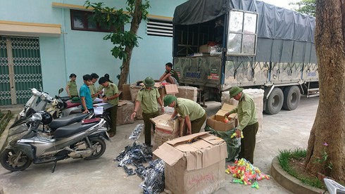 Quảng Bình: Bắt lô hàng cấm, hàng lậu số lượng lớn - ảnh 1