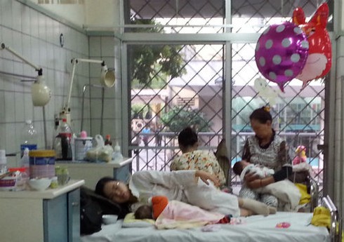 Ép con ăn cốm vi sinh: Trẻ nhập viện vì loạn khuẩn - ảnh 1