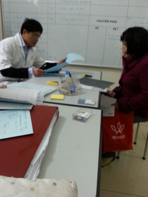 Sinh con nhờ... nước tiểu của chồng - ảnh 2