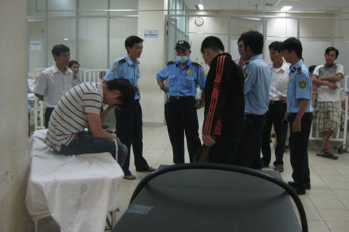 Vì sao mất trật tự bệnh viện chỉ xảy ra ở viện công? - ảnh 1