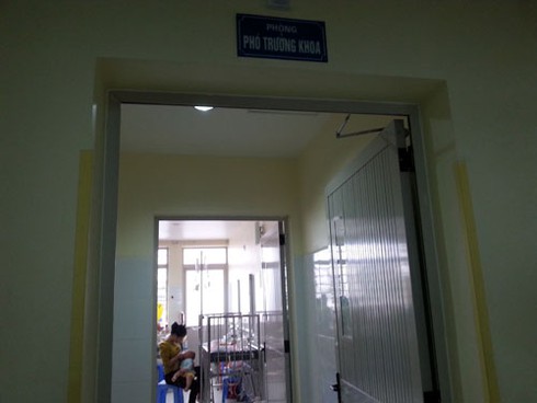 Dịch sởi bùng phát: Ngóng con thơ bị cách ly vì bệnh nặng - ảnh 9