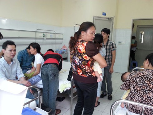 Dịch sởi bùng phát: Ngóng con thơ bị cách ly vì bệnh nặng - ảnh 7