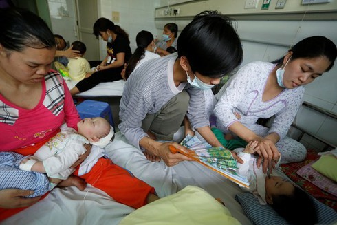 Người dân có quyền nghi ngờ Bộ Y tế ém dịch sởi! - ảnh 1