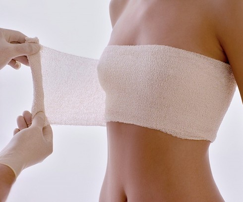 Vợ nâng ngực, chồng “chào thua” vì sợ vỡ - ảnh 1