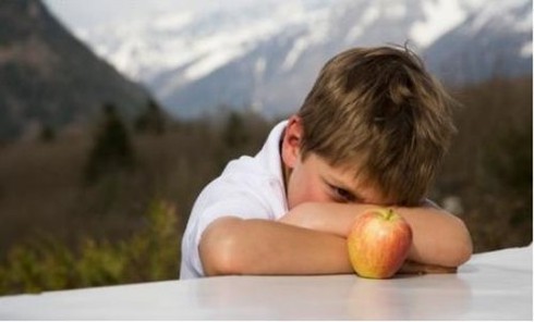 Trẻ bị tự kỷ: 5 dấu hiệu cờ đỏ để phát hiện sớm - ảnh 1