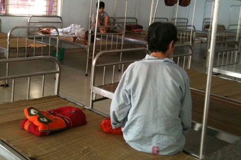 Đập đầu vào tường vì luôn nghe tiếng mỉa mai của tình địch - ảnh 1