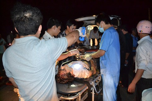 Tai nạn thảm khốc tại Lào Cai: Bác sĩ Bạch Mai đưa 4 bệnh nhân về HN - ảnh 1