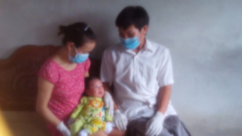 Con mắc bệnh hiểm nghèo: Bố mẹ không thể hôn - ảnh 1