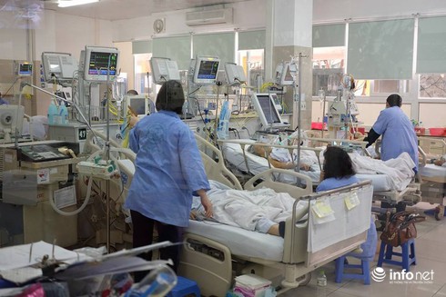 Chùm ảnh: Bác sĩ căng mình đón giao thừa - ảnh 8