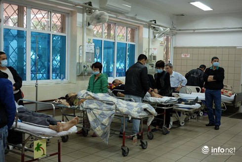 Chùm ảnh: Bác sĩ căng mình đón giao thừa - ảnh 11