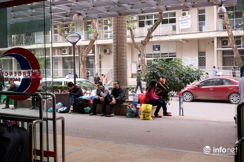 Chùm ảnh: Bác sĩ căng mình đón giao thừa - ảnh 10