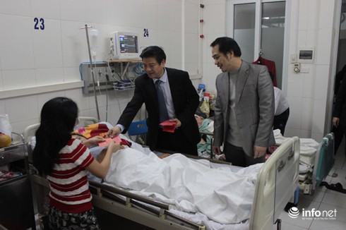 Chùm ảnh: Bác sĩ căng mình đón giao thừa - ảnh 7