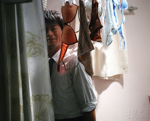 Chết đứng khi phát hiện chồng mới cưới thích trộm đồ lót - ảnh 1