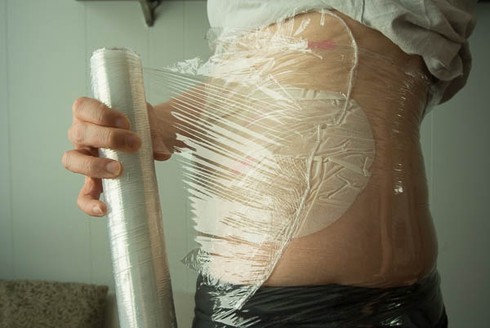 Cách giảm mỡ bụng bằng quấn ni lông chỉ là... ảo tưởng! - ảnh 1