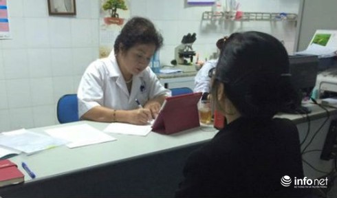 Nhiễm nấm candida, vợ vừa khóc vừa kéo chồng đến khám phụ khoa - ảnh 1