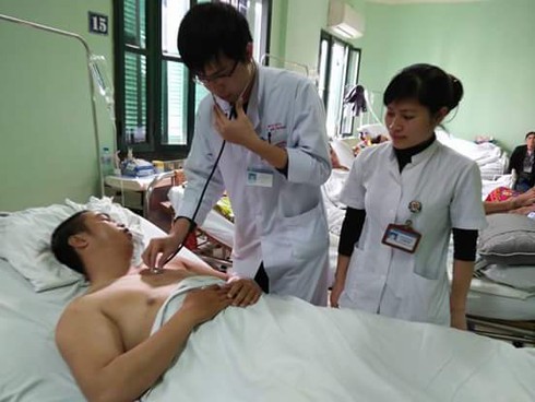 Tin mới nhất vụ CSGT bị xe tải kéo lê 20m ở Hà Nội - ảnh 1