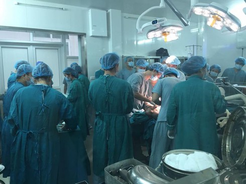 Phía sau ca phẫu thuật cắt bỏ khối u khủng trên mặt bà Triệu Thị Chài - ảnh 1