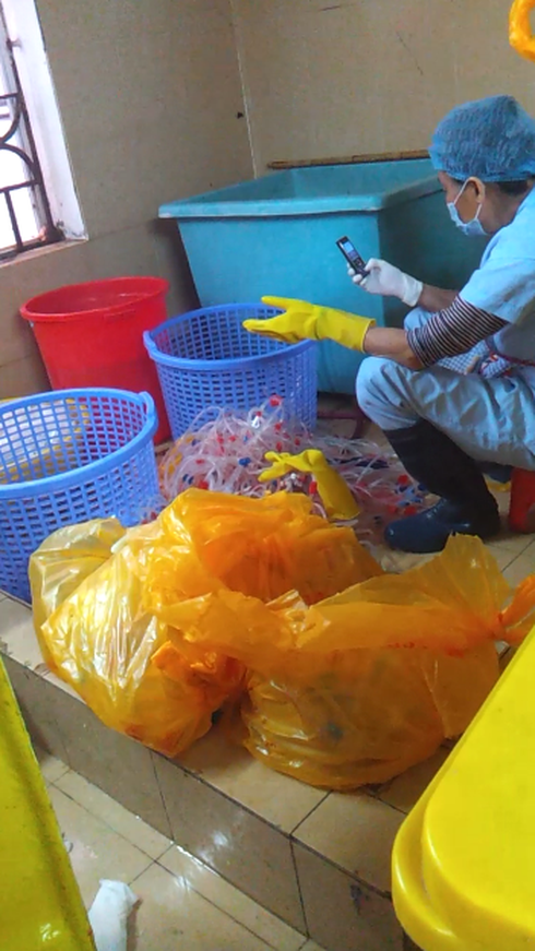 Xử lý rác thải y tế: Bệnh viện Bạch Mai thừa nhận báo chí phản ánh đúng sự thật - ảnh 1