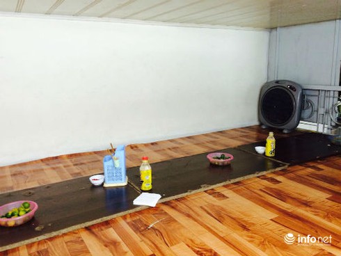 Khám phá quán bún đậu mắm tôm cả khách và nhân viên cùng bò - ảnh 2