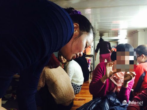 Khám phá quán bún đậu mắm tôm cả khách và nhân viên cùng bò - ảnh 3