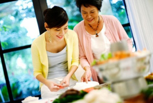 Bố mẹ chồng choáng với món gà luộc ngoài hành tinh của dâu mới - ảnh 1