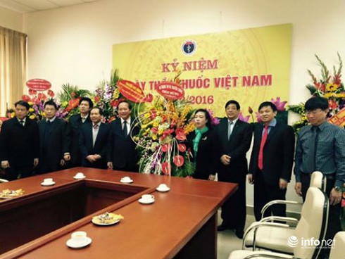 Thứ trưởng Bộ TT&TT Trương Minh Tuấn chúc mừng ngành y tế ngày 27/2 - ảnh 1