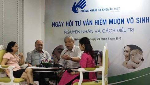 Chuyên gia đầu ngành tư vấn cho các cặp vợ chồng vô sinh hiếm muộn - ảnh 1