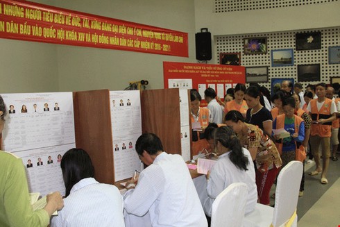 Xúc động bệnh nhân bỏ phiếu ở phòng cách ly - ảnh 3