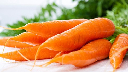 Con vàng da vì mẹ bổ sung quá nhiều cà rốt - ảnh 1