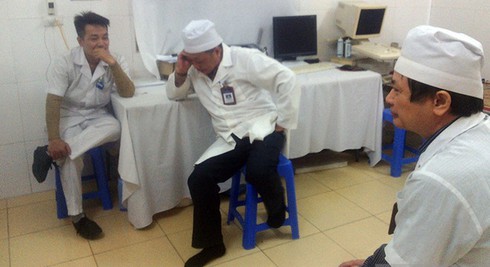 Phong bì và hoa hồng là những khoản thu nhập “không vui vẻ