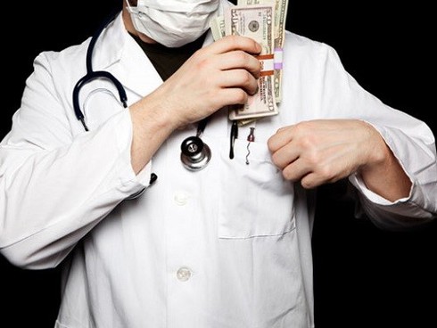 Thu nhập của bác sĩ gồm những nguồn nào? - ảnh 1
