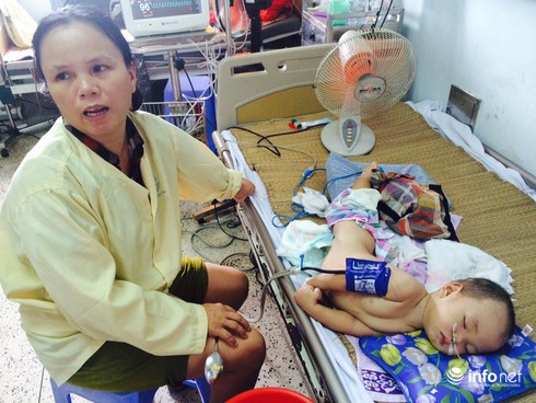Thương tâm cảnh bà trông cháu hôn mê - ảnh 2