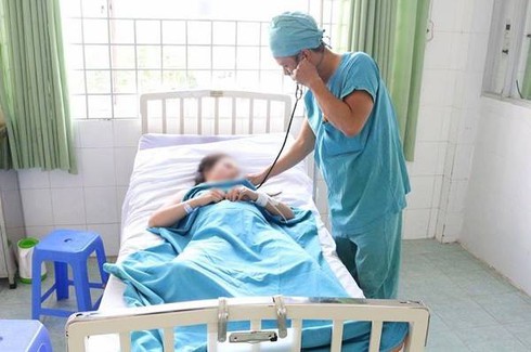 Cấp cứu sản phụ nhóm máu hiếm Rh (-), nhau tiền đạo trung tâm - ảnh 1