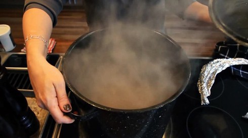 Người Việt mạnh tay chi tiền mua... bệnh ung thư - ảnh 1