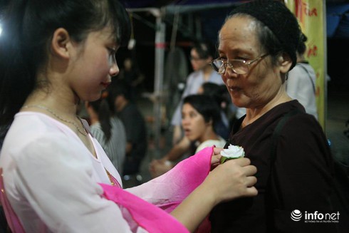 Nước mắt lăn dài khi nhắc tới mẹ - cha trong đại lễ Vu Lan - ảnh 6