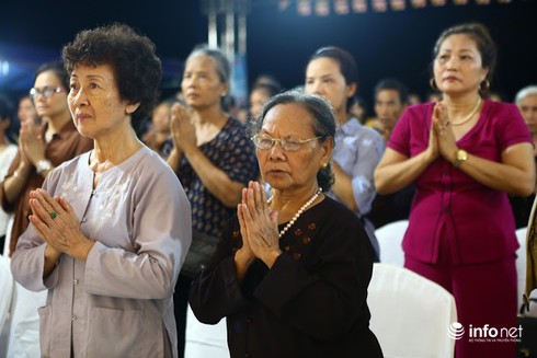 Nước mắt lăn dài khi nhắc tới mẹ - cha trong đại lễ Vu Lan - ảnh 2