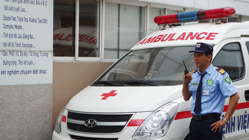 Hơn 30 dịch vụ thuê khoán trong bệnh viện: Chưa có quy định chung trên cả nước - ảnh 1