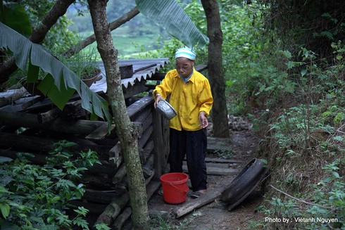 Người đàn bà dân tộc Dao trở về với cuộc sống mới - ảnh 1