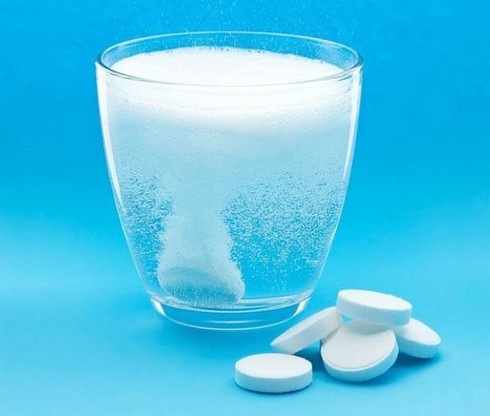 Coi chừng sỏi thận vì tự bổ sung vitamin C - ảnh 2